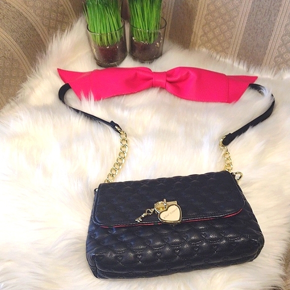 Betsey Johnson quilted Bow shoulder bag - Picture 1 of 16
